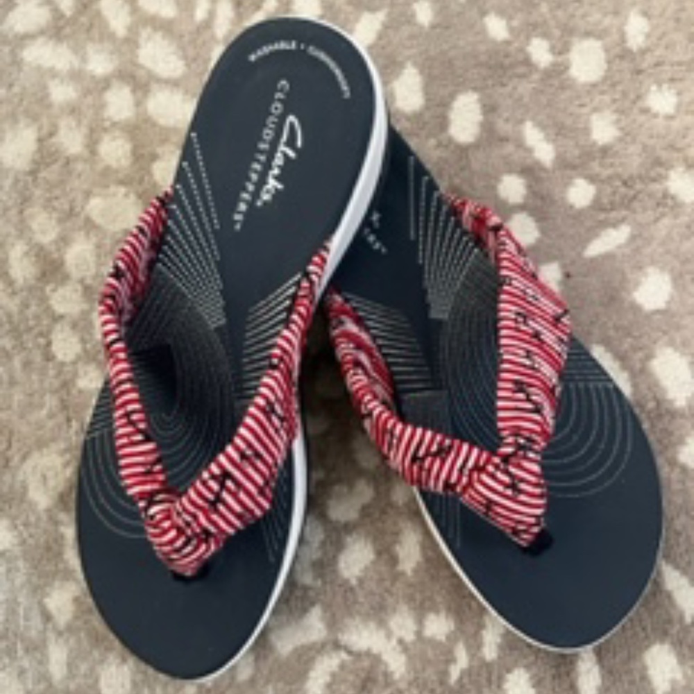 Clarks flip flops